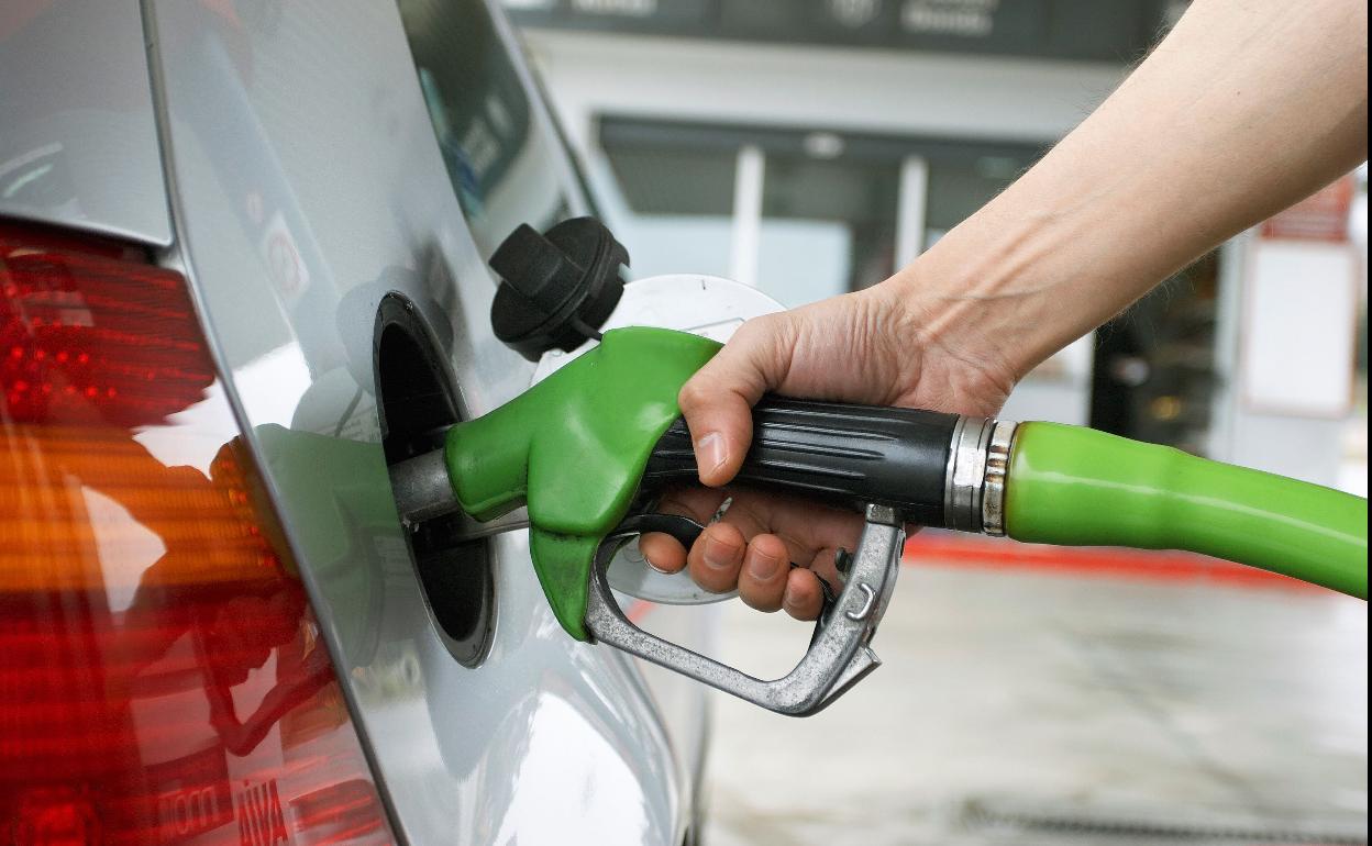 Gasolinera - La subida del combustible se come la rebaja y devuelve los dos euros a las gasolineras del Campo de Gibraltar La subida del combustible se come la rebaja y devuelve los dos euros a las gasolineras del Campo de Gibraltar