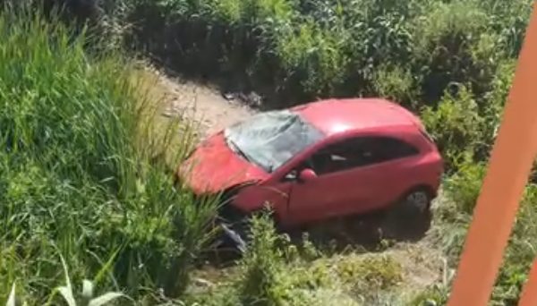 accidente ca 9203 - Herida una joven de 21 años tras caer con su coche por un puente en San Roque Herida una joven de 21 años tras caer con su coche por un puente en San Roque