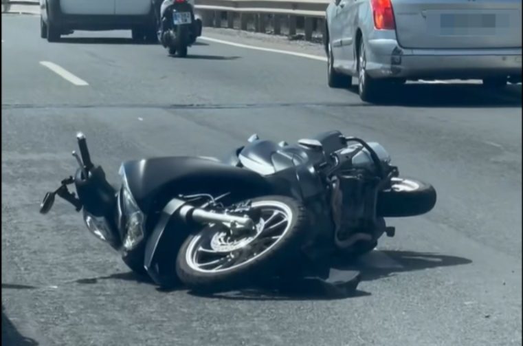 moto accidente puerto algeciras - Segundo accidente de moto del día en la A-7: nuevo choque en el acceso sur al Puerto de Algeciras Segundo accidente de moto del día en la A-7: nuevo choque en el acceso sur al Puerto de Algeciras