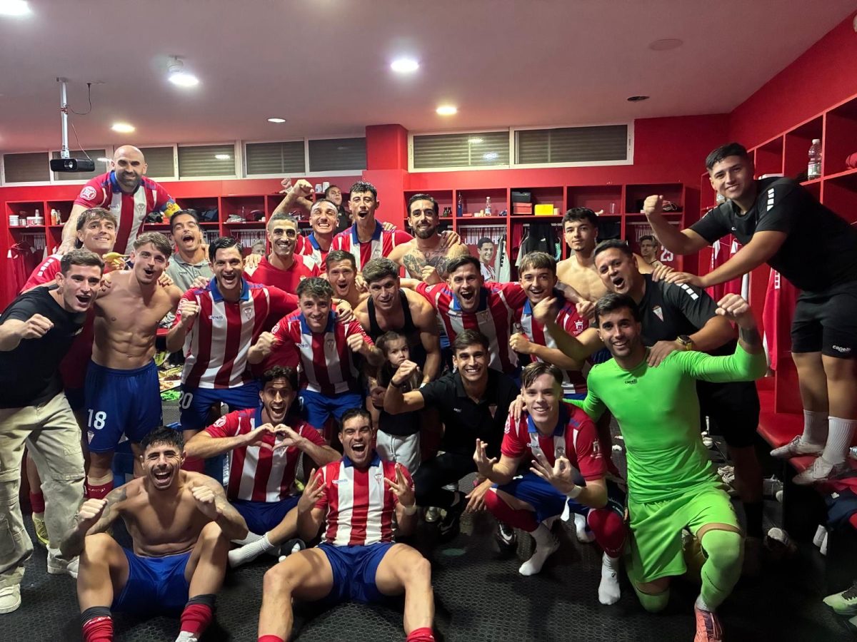 Algeciras CF celebracion - El Algeciras tumba al Hércules con un cabezazo de Raúl Rubio y el gol de Javi Avilés El Algeciras tumba al Hércules con un cabezazo de Raúl Rubio y el gol de Javi Avilés