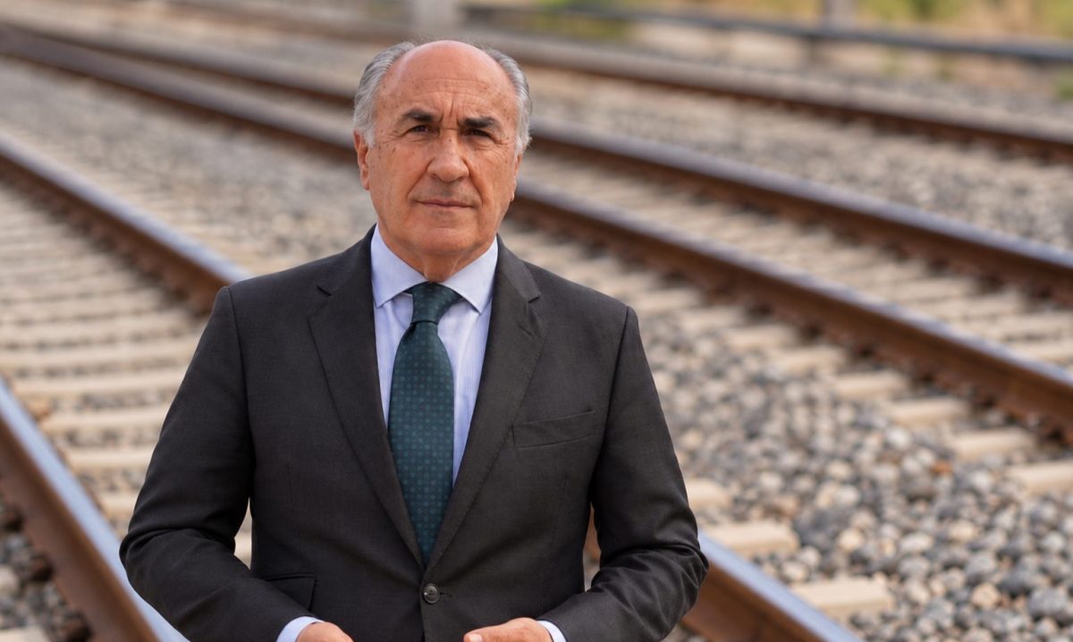 landaluces vias tren e1791309938290 - Landaluce reclama una fecha para recuperar los trenes y una estación "a la altura" de Algeciras